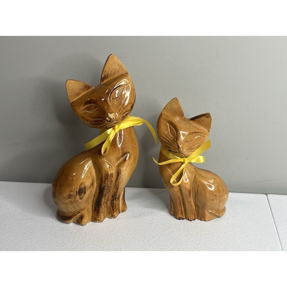 Vtg Wood Hand Carved Siamese Cat Pair Lot Of 2 With Yellow Ribbon - Picture 1 of 14